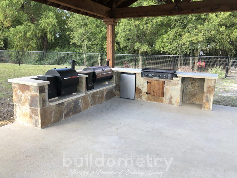 must haves in outdoor kitchen