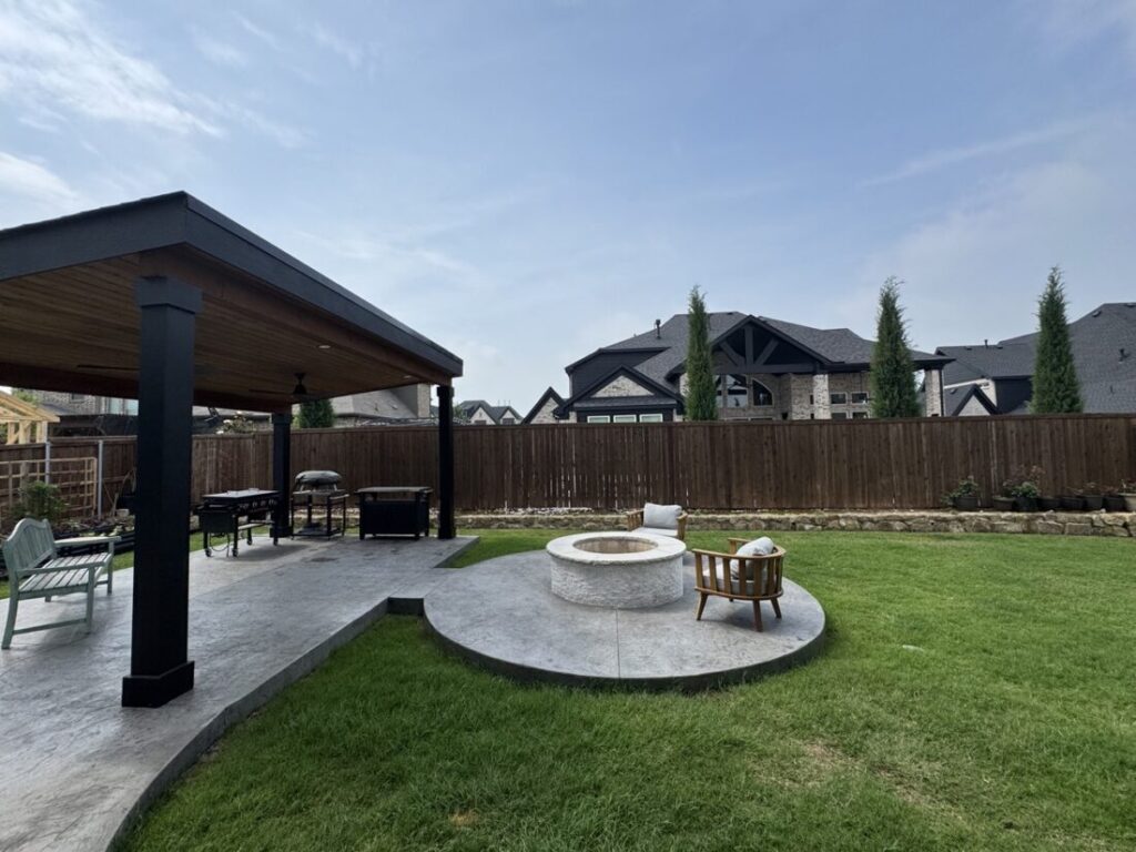 Creating Cozy Outdoor Dining Spaces with Fireplaces and Fire Pits