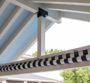 Dallas Outdoor living, patio, pool, screen, wood fencing, bar, outdoor kitchen, light fixture