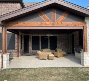 Outdoor living space screens by Buildometry - north Texas builder