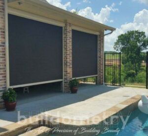 Outdoor living space screens by Buildometry - north Texas builder