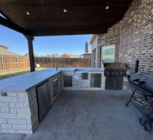 New Rockwall patio cover and outdoor kitchen by the experts in custom outdoor living Buildometry