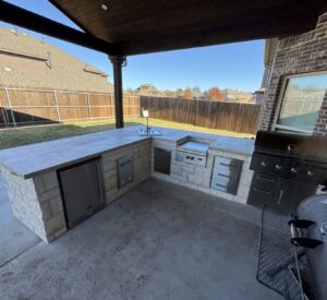 New Rockwall patio cover and outdoor kitchen by the experts in custom outdoor living Buildometry