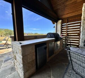 Buck Ct outdoor kitchen